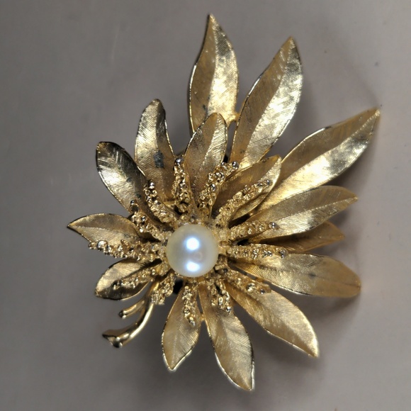 capri | Jewelry | Vintage Capri Brooch Pin Signed Brushed Gold Tone ...